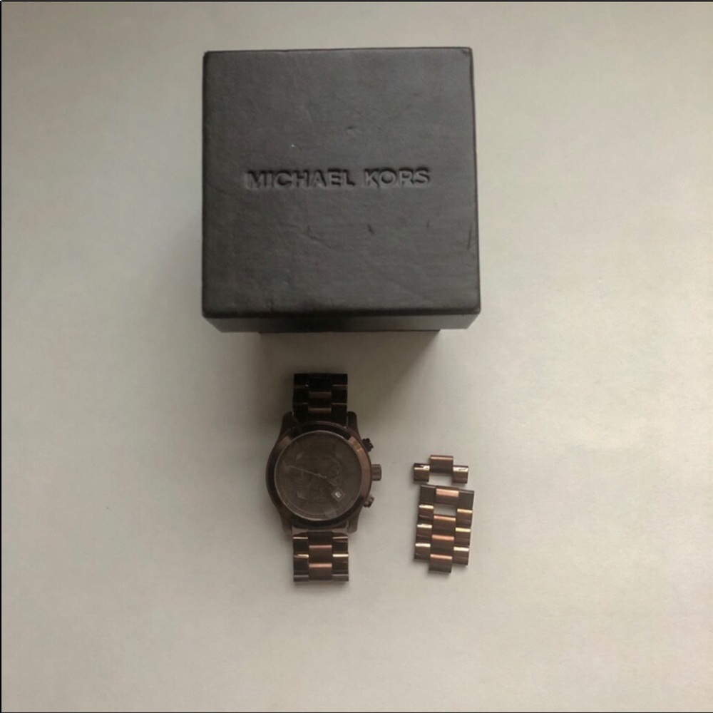 Michael Kors Oversized Watch - Picture 7 of 8